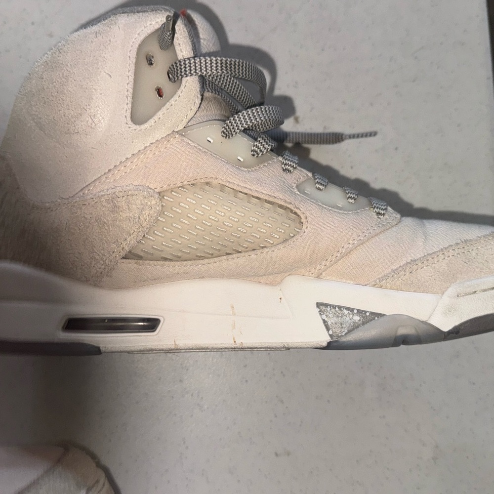 Jordan Men's Shoes in Cream and Gray